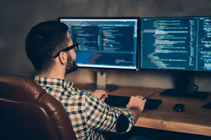 ¿Qué es la supervisión y gestión remota unificada (uRMM)?